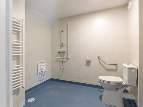 SALLE DE BAIN STUDIO PMR